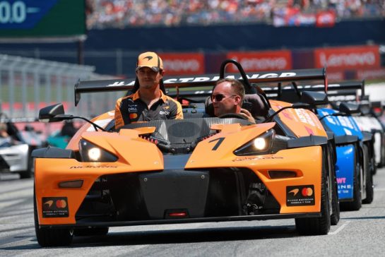 Lando Norris (GBR) McLaren F1 Team on the drivers' parade.
28.06.2026. Formula 1 World Championship, Rd 8, Austrian Grand Prix, Spielberg, Austria, Race Day.
- www.xpbimages.com, EMail: requests@xpbimages.com © Copyright: Moy / XPB Images