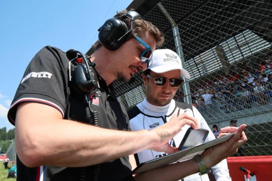 Sergio Perez (MEX) Cadillac Formula 1 Team with Carlo Pasetti (ITA) Cadillac Formula 1 Team Race Engineer on the grid.
28.06.2026. Formula 1 World Championship, Rd 8, Austrian Grand Prix, Spielberg, Austria, Race Day.
- www.xpbimages.com, EMail: requests@xpbimages.com © Copyright: Batchelor / XPB Images
