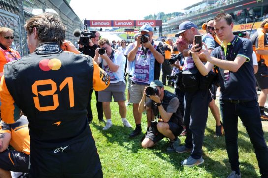 Oscar Piastri (AUS) McLaren F1 Team on the grid.
28.06.2026. Formula 1 World Championship, Rd 8, Austrian Grand Prix, Spielberg, Austria, Race Day.
- www.xpbimages.com, EMail: requests@xpbimages.com © Copyright: Batchelor / XPB Images