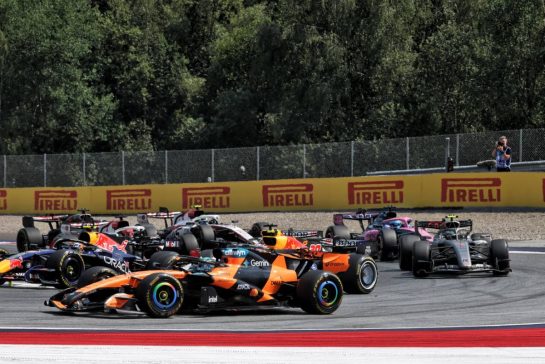 Oscar Piastri (AUS) McLaren F1 Team MCL40 at the start of the race.
28.06.2026. Formula 1 World Championship, Rd 8, Austrian Grand Prix, Spielberg, Austria, Race Day.
- www.xpbimages.com, EMail: requests@xpbimages.com © Copyright: Charniaux / XPB Images