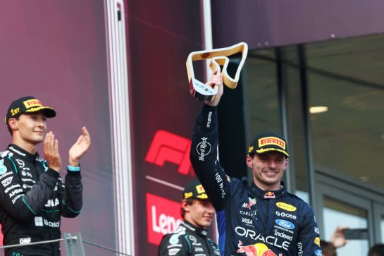 Max Verstappen (NLD) Red Bull Racing celebrates his second position on the podium.
28.06.2026. Formula 1 World Championship, Rd 8, Austrian Grand Prix, Spielberg, Austria, Race Day.
- www.xpbimages.com, EMail: requests@xpbimages.com © Copyright: Bearne / XPB Images