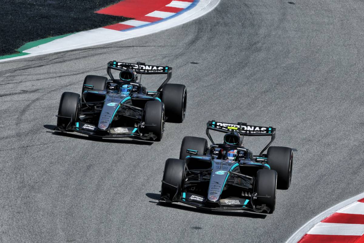 Mercedes says Spa software flaw was present on both cars Mercedes says Spa software flaw was present on both cars