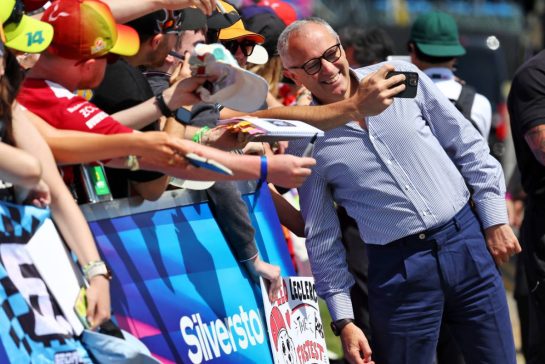 Stefano Domenicali (ITA) Formula One President and CEO with fans.
02.07.2026. Formula 1 World Championship, Rd 9, British Grand Prix, Silverstone, England, Preparation Day.
- www.xpbimages.com, EMail: requests@xpbimages.com © Copyright: Patching / XPB Images