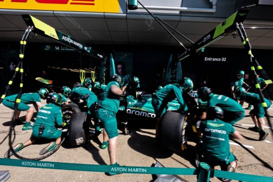 Aston Martin F1 Team practices a pit stop.
02.07.2026. Formula 1 World Championship, Rd 9, British Grand Prix, Silverstone, England, Preparation Day.
- www.xpbimages.com, EMail: requests@xpbimages.com © Copyright: Denny / XPB Images