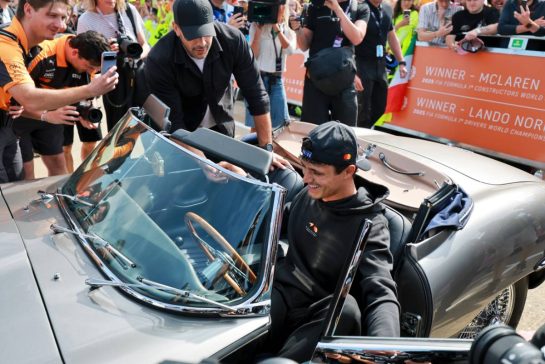 Lando Norris (GBR) McLaren F1 Team arrives at the paddock in a Jaguar E-Type.
03.07.2026. Formula 1 World Championship, Rd 9, British Grand Prix, Silverstone, England, Sprint Qualifying Day.
- www.xpbimages.com, EMail: requests@xpbimages.com © Copyright: Moy / XPB Images