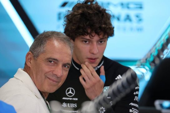 Andrea Kimi Antonelli (ITA) Mercedes AMG Formula One Team with his father Marco Antonelli (ITA).
03.07.2026. Formula 1 World Championship, Rd 9, British Grand Prix, Silverstone, England, Sprint Qualifying Day.
- www.xpbimages.com, EMail: requests@xpbimages.com © Copyright: Davenport / XPB Images