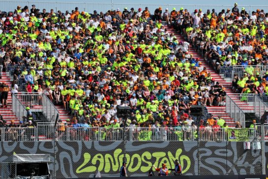 Circuit atmosphere - fans in the Lando Norris grandstand.
03.07.2026. Formula 1 World Championship, Rd 9, British Grand Prix, Silverstone, England, Sprint Qualifying Day.
- www.xpbimages.com, EMail: requests@xpbimages.com © Copyright: Moy / XPB Images