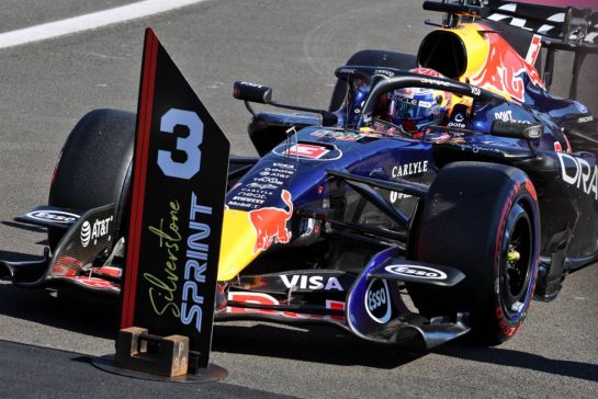 Max Verstappen (NLD) Red Bull Racing RB22 in Sprint qualifying parc ferme.
03.07.2026. Formula 1 World Championship, Rd 9, British Grand Prix, Silverstone, England, Sprint Qualifying Day.
- www.xpbimages.com, EMail: requests@xpbimages.com © Copyright: Batchelor / XPB Images