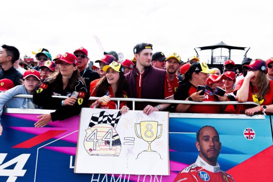 Circuit atmosphere - Lewis Hamilton (GBR) Scuderia Ferrari fans
04.07.2026. Formula 1 World Championship, Rd 9, British Grand Prix, Silverstone, England, Sprint and Qualifying Day.
- www.xpbimages.com, EMail: requests@xpbimages.com © Copyright: Denny / XPB Images