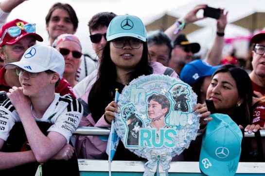 Circuit atmosphere - George Russell (GBR) Mercedes AMG Formula One Team fans.
04.07.2026. Formula 1 World Championship, Rd 9, British Grand Prix, Silverstone, England, Sprint and Qualifying Day.
- www.xpbimages.com, EMail: requests@xpbimages.com © Copyright: Denny / XPB Images