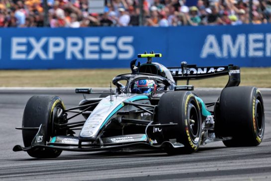 Sprint winner Andrea Kimi Antonelli (ITA) Mercedes AMG Formula One Team W17 waves at the end of the race.
04.07.2026. Formula 1 World Championship, Rd 9, British Grand Prix, Silverstone, England, Sprint and Qualifying Day.
- www.xpbimages.com, EMail: requests@xpbimages.com © Copyright: Batchelor / XPB Images