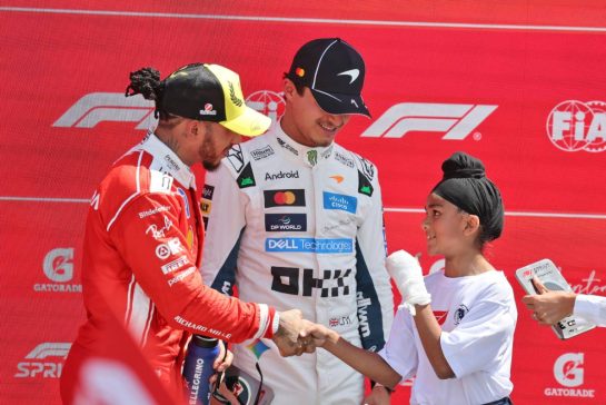 (L to R): Second placed Lewis Hamilton (GBR) Scuderia Ferrari and third placed Lando Norris (GBR) McLaren F1 Team in Sprint parc ferme.
04.07.2026. Formula 1 World Championship, Rd 9, British Grand Prix, Silverstone, England, Sprint and Qualifying Day.
- www.xpbimages.com, EMail: requests@xpbimages.com © Copyright: Moy / XPB Images