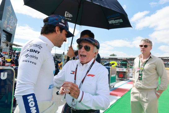 (L to R): Carlos Sainz (ESP) Williams F1 Team with Jackie Stewart (GBR) on the grid.
04.07.2026. Formula 1 World Championship, Rd 9, British Grand Prix, Silverstone, England, Sprint and Qualifying Day.
- www.xpbimages.com, EMail: requests@xpbimages.com © Copyright: Moy / XPB Images
