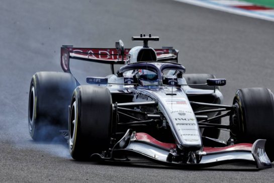 Sergio Perez (MEX) Cadillac Formula 1 Team MAC-26 with a broken front wing.
04.07.2026. Formula 1 World Championship, Rd 9, British Grand Prix, Silverstone, England, Sprint and Qualifying Day.
- www.xpbimages.com, EMail: requests@xpbimages.com © Copyright: Dunbar / XPB Images