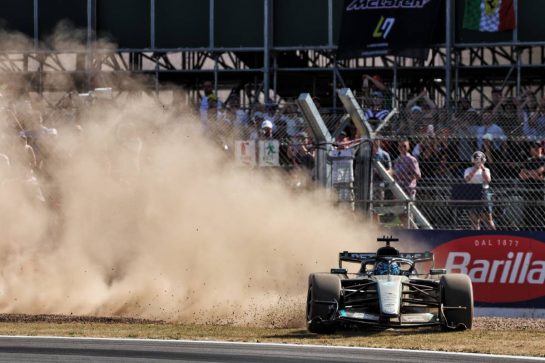 George Russell (GBR) Mercedes AMG Formula One Team W17 runs into the gravel trap during qualifying.
04.07.2026. Formula 1 World Championship, Rd 9, British Grand Prix, Silverstone, England, Sprint and Qualifying Day.
- www.xpbimages.com, EMail: requests@xpbimages.com © Copyright: Dunbar / XPB Images
