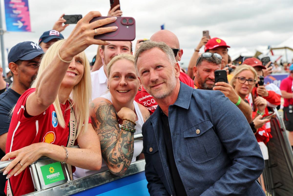 One year on, Horner back in the F1 paddock!