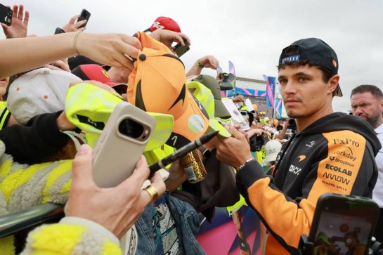 Lando Norris (GBR) McLaren F1 Team with fans.
05.07.2026. Formula 1 World Championship, Rd 9, British Grand Prix, Silverstone, England, Race Day.
- www.xpbimages.com, EMail: requests@xpbimages.com © Copyright: Moy / XPB Images
