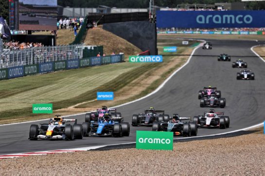 Arvid Lindblad (GBR) Racing Bulls Formula One Team VCARB 03 at the start of the race.
05.07.2026. Formula 1 World Championship, Rd 9, British Grand Prix, Silverstone, England, Race Day.
- www.xpbimages.com, EMail: requests@xpbimages.com © Copyright: Moy / XPB Images
