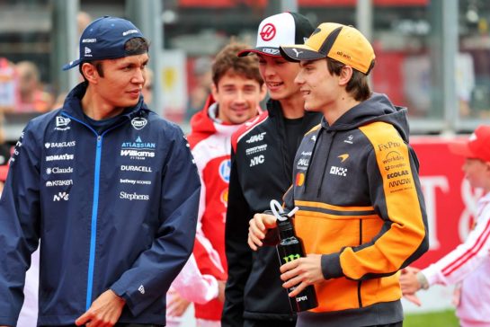 (L to R): Alexander Albon (THA) Williams F1 Team and Oscar Piastri (AUS) McLaren F1 Team on the drivers' parade.
19.07.2026. Formula 1 World Championship, Rd 10, Belgian Grand Prix, Spa Francorchamps, Belgium, Race Day.
- www.xpbimages.com, EMail: requests@xpbimages.com © Copyright: Batchelor / XPB Images