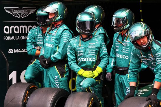 Aston Martin F1 Team mechanics practice a pit stop.
19.07.2026. Formula 1 World Championship, Rd 10, Belgian Grand Prix, Spa Francorchamps, Belgium, Race Day.
- www.xpbimages.com, EMail: requests@xpbimages.com © Copyright: Bearne / XPB Images