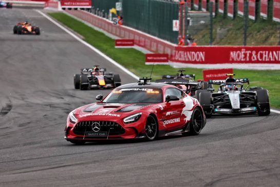 Andrea Kimi Antonelli (ITA) Mercedes AMG Formula One Team W17 leads behind the Mercedes FIA Safety Car.
19.07.2026. Formula 1 World Championship, Rd 10, Belgian Grand Prix, Spa Francorchamps, Belgium, Race Day.
- www.xpbimages.com, EMail: requests@xpbimages.com © Copyright: Bearne / XPB Images