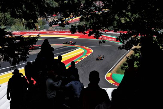 Max Verstappen (NLD) Red Bull Racing RB22 leads Oscar Piastri (AUS) McLaren F1 Team MCL40.
19.07.2026. Formula 1 World Championship, Rd 10, Belgian Grand Prix, Spa Francorchamps, Belgium, Race Day.
- www.xpbimages.com, EMail: requests@xpbimages.com © Copyright: Bearne / XPB Images