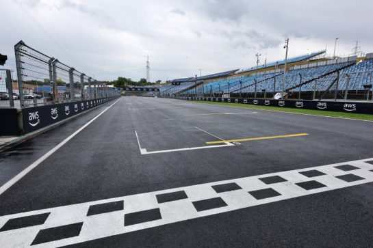 Circuit atmosphere - start / finish line.
23.07.2026. Formula 1 World Championship, Rd 11, Hungarian Grand Prix, Budapest, Hungary, Preparation Day.
- www.xpbimages.com, EMail: requests@xpbimages.com © Copyright: Moy / XPB Images