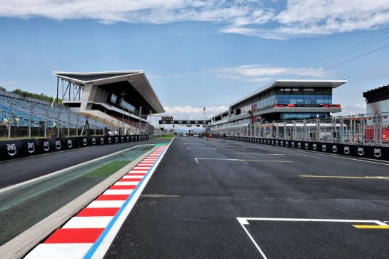 Circuit atmosphere - start / finish straight.
23.07.2026. Formula 1 World Championship, Rd 11, Hungarian Grand Prix, Budapest, Hungary, Preparation Day.
- www.xpbimages.com, EMail: requests@xpbimages.com © Copyright: Moy / XPB Images