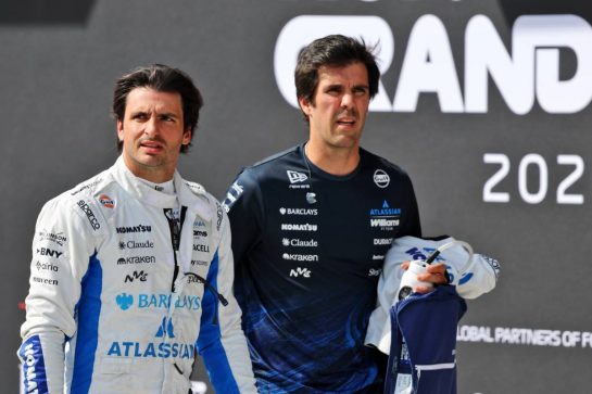 (L to R): Carlos Sainz (ESP) Williams F1 Team with Borja Presol (ESP) Williams F1 Team Personal Trainer.
25.07.2026. Formula 1 World Championship, Rd 11, Hungarian Grand Prix, Budapest, Hungary, Qualifying Day.
- www.xpbimages.com, EMail: requests@xpbimages.com © Copyright: Batchelor / XPB Images