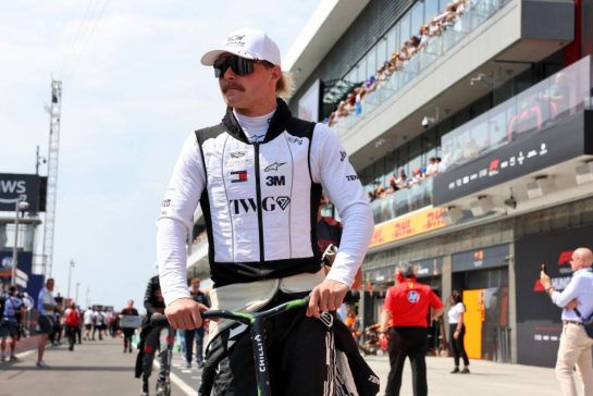 Valtteri Bottas (FIN) Cadillac Formula 1 Team on the grid.
26.07.2026. Formula 1 World Championship, Rd 11, Hungarian Grand Prix, Budapest, Hungary, Race Day.
- www.xpbimages.com, EMail: requests@xpbimages.com © Copyright: Rew / XPB Images