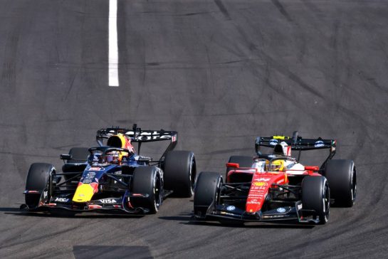 Max Verstappen (NLD) Red Bull Racing RB22 and Lewis Hamilton (GBR) Scuderia Ferrari SF-26 battle for position.
26.07.2026. Formula 1 World Championship, Rd 11, Hungarian Grand Prix, Budapest, Hungary, Race Day.
- www.xpbimages.com, EMail: requests@xpbimages.com © Copyright: Charniaux / XPB Images