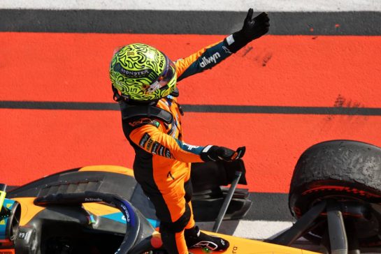 Race winner Lando Norris (GBR) McLaren F1 Team MCL40 celebrates in parc ferme.
26.07.2026. Formula 1 World Championship, Rd 11, Hungarian Grand Prix, Budapest, Hungary, Race Day.
- www.xpbimages.com, EMail: requests@xpbimages.com © Copyright: Batchelor / XPB Images