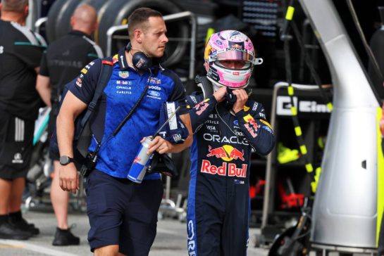 (L to R): Declan Foley (GBR) Red Bull Racing Formula One Team Performance Coach with Liam Lawson (NZL) Red Bull Racing.
21.08.2026. Formula 1 World Championship, Rd 12, Dutch Grand Prix, Zandvoort, Netherlands, Sprint Qualifying Day.
- www.xpbimages.com, EMail: requests@xpbimages.com © Copyright: Batchelor / XPB Images