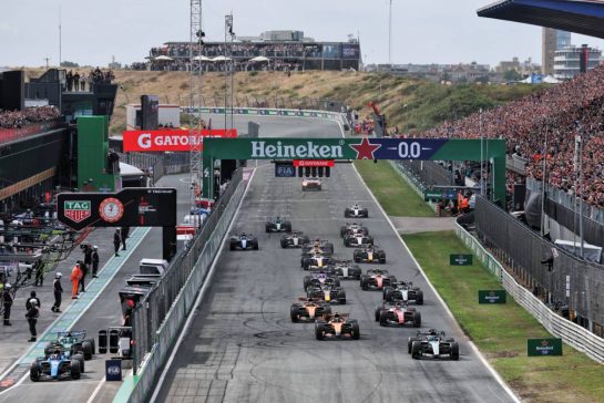 George Russell (GBR) Mercedes AMG Formula One Team W17 leads at the start of the race.
22.08.2026. Formula 1 World Championship, Rd 12, Dutch Grand Prix, Zandvoort, Netherlands, Sprint and Qualifying Day.
- www.xpbimages.com, EMail: requests@xpbimages.com © Copyright: Moy / XPB Images