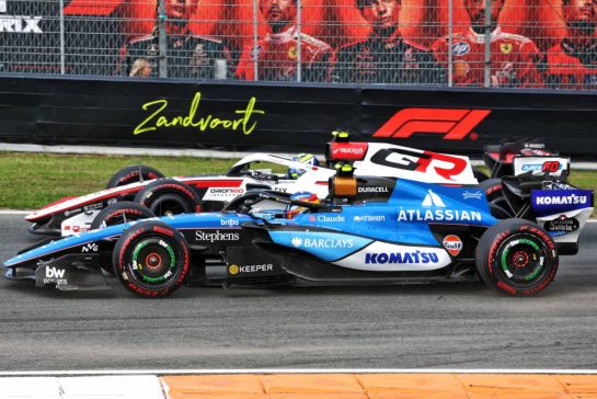 Oliver Bearman (GBR) Haas F1 Team VF-26 and Carlos Sainz (ESP) Williams F1 Team FW48 battle for position.
23.08.2026. Formula 1 World Championship, Rd 12, Dutch Grand Prix, Zandvoort, Netherlands, Race Day.
- www.xpbimages.com, EMail: requests@xpbimages.com © Copyright: Bearne / XPB Images