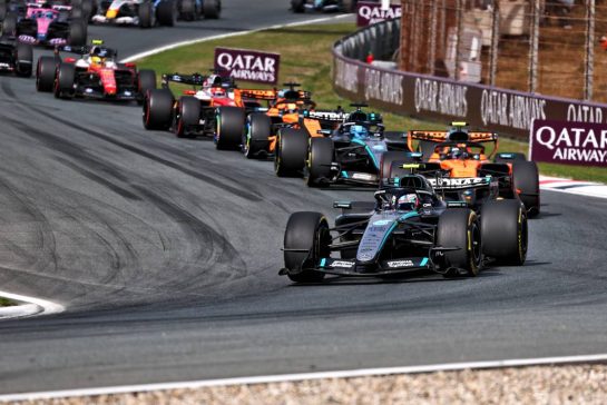 Andrea Kimi Antonelli (ITA) Mercedes AMG Formula One Team W17 leads at the restart of the race.
23.08.2026. Formula 1 World Championship, Rd 12, Dutch Grand Prix, Zandvoort, Netherlands, Race Day.
- www.xpbimages.com, EMail: requests@xpbimages.com © Copyright: Bearne / XPB Images