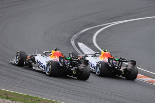 Arvid Lindblad (GBR) Racing Bulls Formula One Team VCARB 03 and Yuki Tsunoda (JPN) Racing Bulls Formula One Team VCARB 03 Reserve Driver battle for position.
23.08.2026. Formula 1 World Championship, Rd 12, Dutch Grand Prix, Zandvoort, Netherlands, Race Day.
- www.xpbimages.com, EMail: requests@xpbimages.com © Copyright: Moy / XPB Images