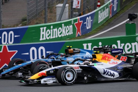 Carlos Sainz (ESP) Williams F1 Team FW48 and Yuki Tsunoda (JPN) Racing Bulls Formula One Team VCARB 03 Reserve Driver battle for position.
23.08.2026. Formula 1 World Championship, Rd 12, Dutch Grand Prix, Zandvoort, Netherlands, Race Day.
- www.xpbimages.com, EMail: requests@xpbimages.com © Copyright: Moy / XPB Images