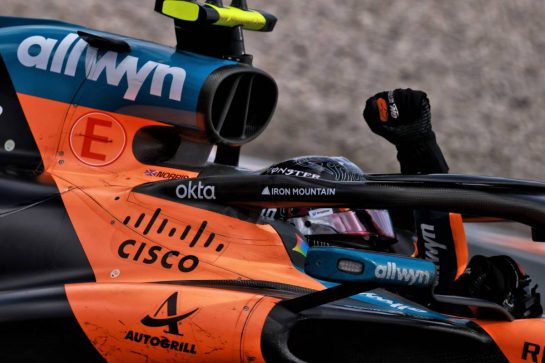 Race winner Lando Norris (GBR) McLaren F1 Team MCL40 celebrates at the end of the race.
23.08.2026. Formula 1 World Championship, Rd 12, Dutch Grand Prix, Zandvoort, Netherlands, Race Day.
- www.xpbimages.com, EMail: requests@xpbimages.com © Copyright: Charniaux / XPB Images