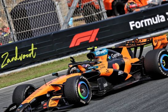 Race winner Lando Norris (GBR) McLaren F1 Team MCL40 celebrates at the end of the race.
23.08.2026. Formula 1 World Championship, Rd 12, Dutch Grand Prix, Zandvoort, Netherlands, Race Day.
- www.xpbimages.com, EMail: requests@xpbimages.com © Copyright: Batchelor / XPB Images
