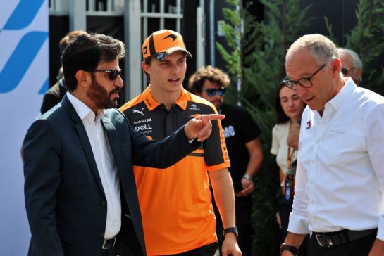 (L to R): Mohammed Bin Sulayem (UAE) FIA President with Oscar Piastri (AUS) McLaren F1 Team and Stefano Domenicali (ITA) Formula One President and CEO.
05.09.2026. Formula 1 World Championship, Rd 13, Italian Grand Prix, Monza, Italy, Qualifying Day.
- www.xpbimages.com, EMail: requests@xpbimages.com © Copyright: Batchelor / XPB Images