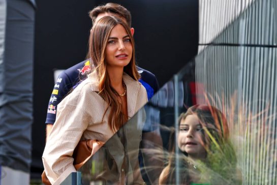 Kelly Piquet (BRA) with her daughter Penelope.
05.09.2026. Formula 1 World Championship, Rd 13, Italian Grand Prix, Monza, Italy, Qualifying Day.
- www.xpbimages.com, EMail: requests@xpbimages.com © Copyright: Bearne / XPB Images