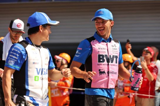 Pierre Gasly (FRA) Alpine F1 Team with Yuki Tsunoda (JPN) Racing Bulls Formula One Team Reserve Driver on the drivers' parade.
06.09.2026. Formula 1 World Championship, Rd 13, Italian Grand Prix, Monza, Italy, Race Day.
- www.xpbimages.com, EMail: requests@xpbimages.com © Copyright: Dunbar / XPB Images