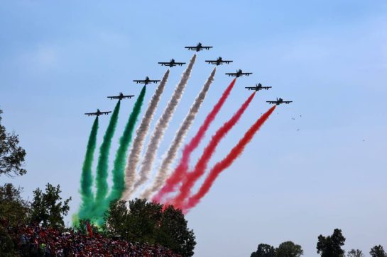Grid atmosphere - air display.
06.09.2026. Formula 1 World Championship, Rd 13, Italian Grand Prix, Monza, Italy, Race Day.
- www.xpbimages.com, EMail: requests@xpbimages.com © Copyright: Batchelor / XPB Images