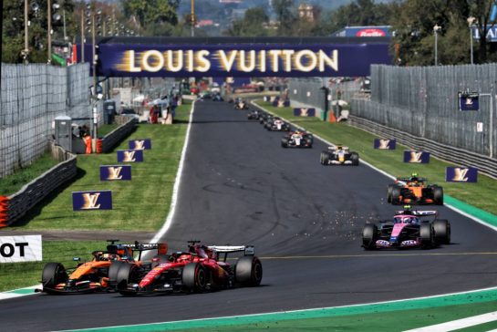 Oscar Piastri (AUS) McLaren F1 Team MCL40 and Charles Leclerc (MON) Scuderia Ferrari SF-26 battle for position.
06.09.2026. Formula 1 World Championship, Rd 13, Italian Grand Prix, Monza, Italy, Race Day.
- www.xpbimages.com, EMail: requests@xpbimages.com © Copyright: Bearne / XPB Images
