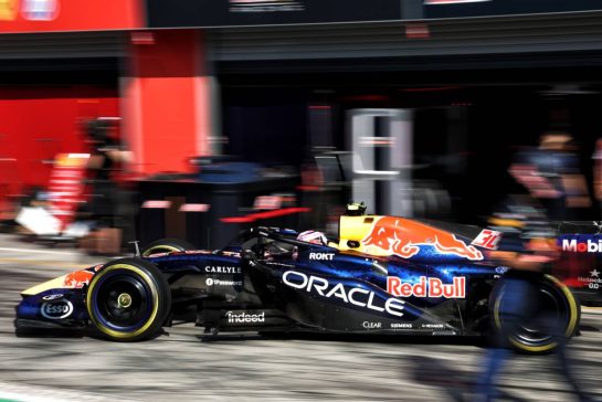 Liam Lawson (NZL) Red Bull Racing RB22 makes a pit stop.
06.09.2026. Formula 1 World Championship, Rd 13, Italian Grand Prix, Monza, Italy, Race Day.
- www.xpbimages.com, EMail: requests@xpbimages.com © Copyright: Bearne / XPB Images