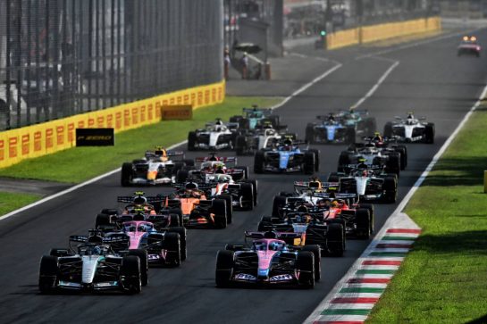 George Russell (GBR) Mercedes AMG Formula One Team W17 leads at the restart of the race.
06.09.2026. Formula 1 World Championship, Rd 13, Italian Grand Prix, Monza, Italy, Race Day.
- www.xpbimages.com, EMail: requests@xpbimages.com © Copyright: Price / XPB Images