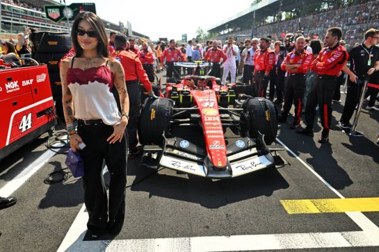 Peggy Gou (KOR) DJ with Lewis Hamilton (GBR) Scuderia Ferrari on the grid.
06.09.2026. Formula 1 World Championship, Rd 13, Italian Grand Prix, Monza, Italy, Race Day.
- www.xpbimages.com, EMail: requests@xpbimages.com © Copyright: Price / XPB Images