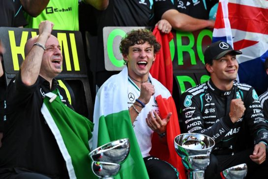 Race winner Andrea Kimi Antonelli (ITA) Mercedes AMG Formula One Team celebrates with Simone Resta (ITA) Mercedes AMG Formula One Team Strategic Development Director; George Russell (GBR) Mercedes AMG Formula One Team; and the team.
06.09.2026. Formula 1 World Championship, Rd 13, Italian Grand Prix, Monza, Italy, Race Day.
- www.xpbimages.com, EMail: requests@xpbimages.com © Copyright: Price / XPB Images