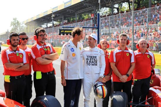(L to R): John Elkann (ITA) FIAT Chrysler Automobiles Chairman with Sebastian Vettel (GER), who drove the 2002 Ferrari F2002.
06.09.2026. Formula 1 World Championship, Rd 13, Italian Grand Prix, Monza, Italy, Race Day.
- www.xpbimages.com, EMail: requests@xpbimages.com © Copyright: XPB Images